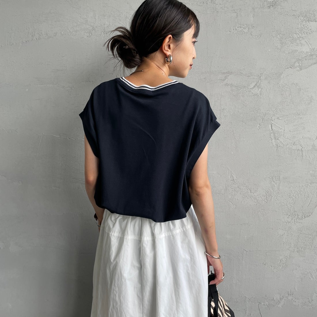 FRED PERRY [フレッドペリー] シアーティップラインノースリーブTシャツ [G2175] 608 NAVY &&モデル身長：150cm 着用サイズ：10&&