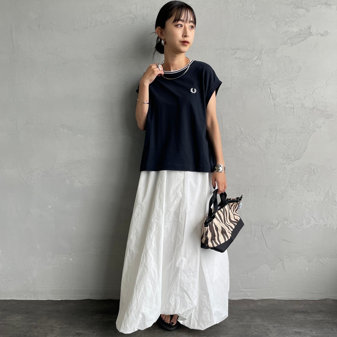 FRED PERRY [フレッドペリー] シアーティップラインノースリーブTシャツ [G2175] 608 NAVY &&モデル身長：150cm 着用サイズ：10&&