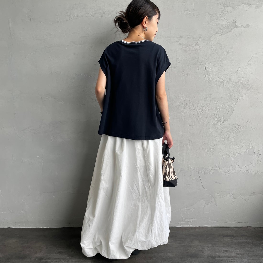 FRED PERRY [フレッドペリー] シアーティップラインノースリーブTシャツ [G2175] 608 NAVY &&モデル身長：150cm 着用サイズ：10&&