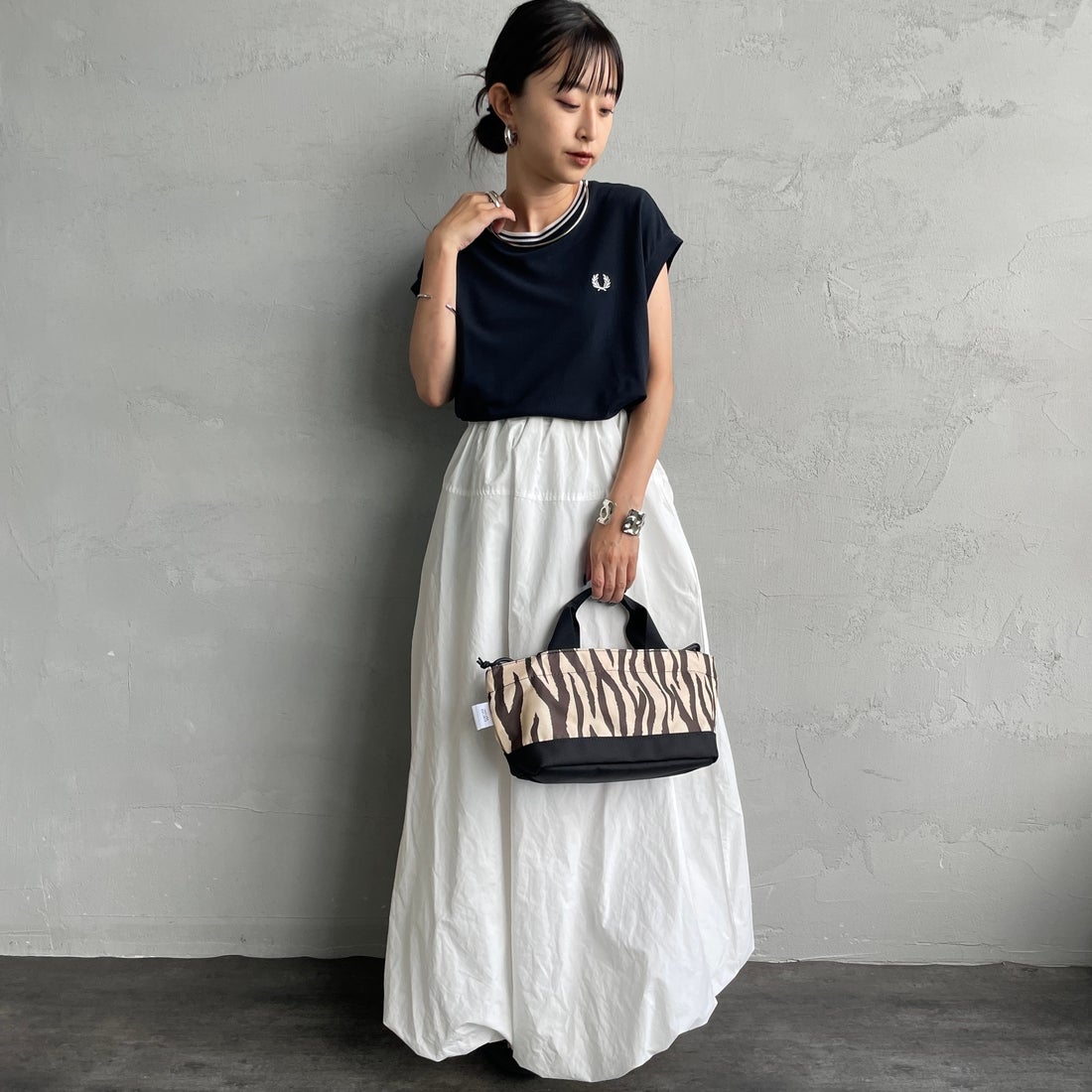 FRED PERRY [フレッドペリー] シアーティップラインノースリーブTシャツ [G2175] 608 NAVY &&モデル身長：150cm 着用サイズ：10&&