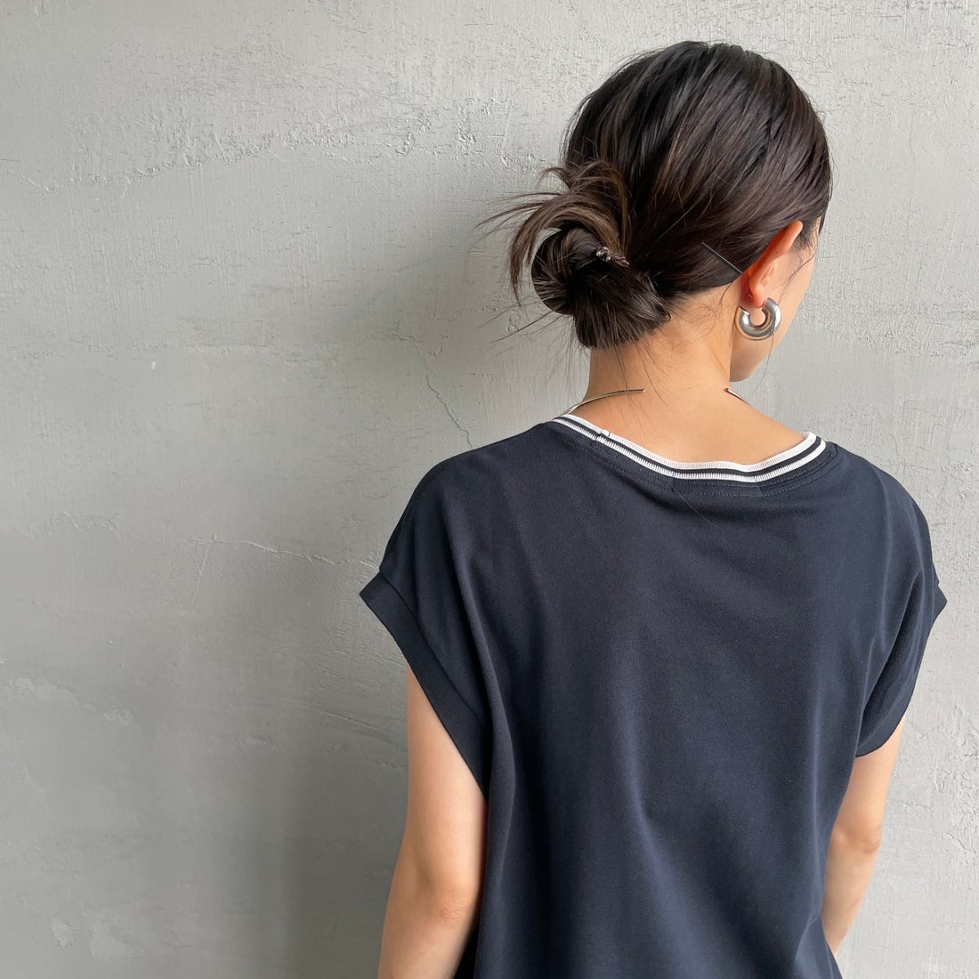 FRED PERRY [フレッドペリー] シアーティップラインノースリーブTシャツ [G2175] 608 NAVY &&モデル身長：150cm 着用サイズ：10&&