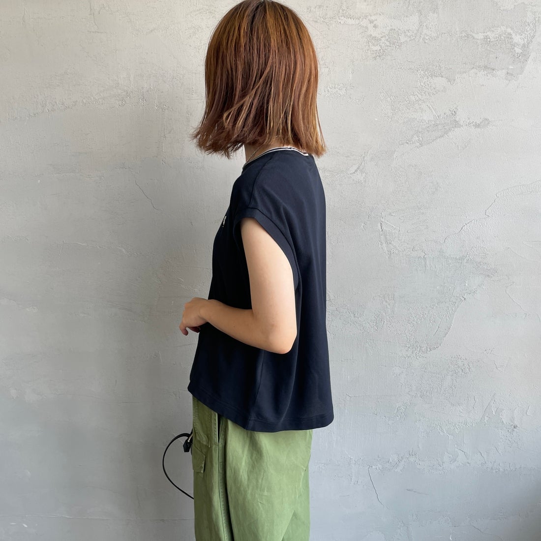 FRED PERRY [フレッドペリー] シアーティップラインノースリーブTシャツ [G2175] 608 NAVY &&モデル身長：158cm 着用サイズ：10&&