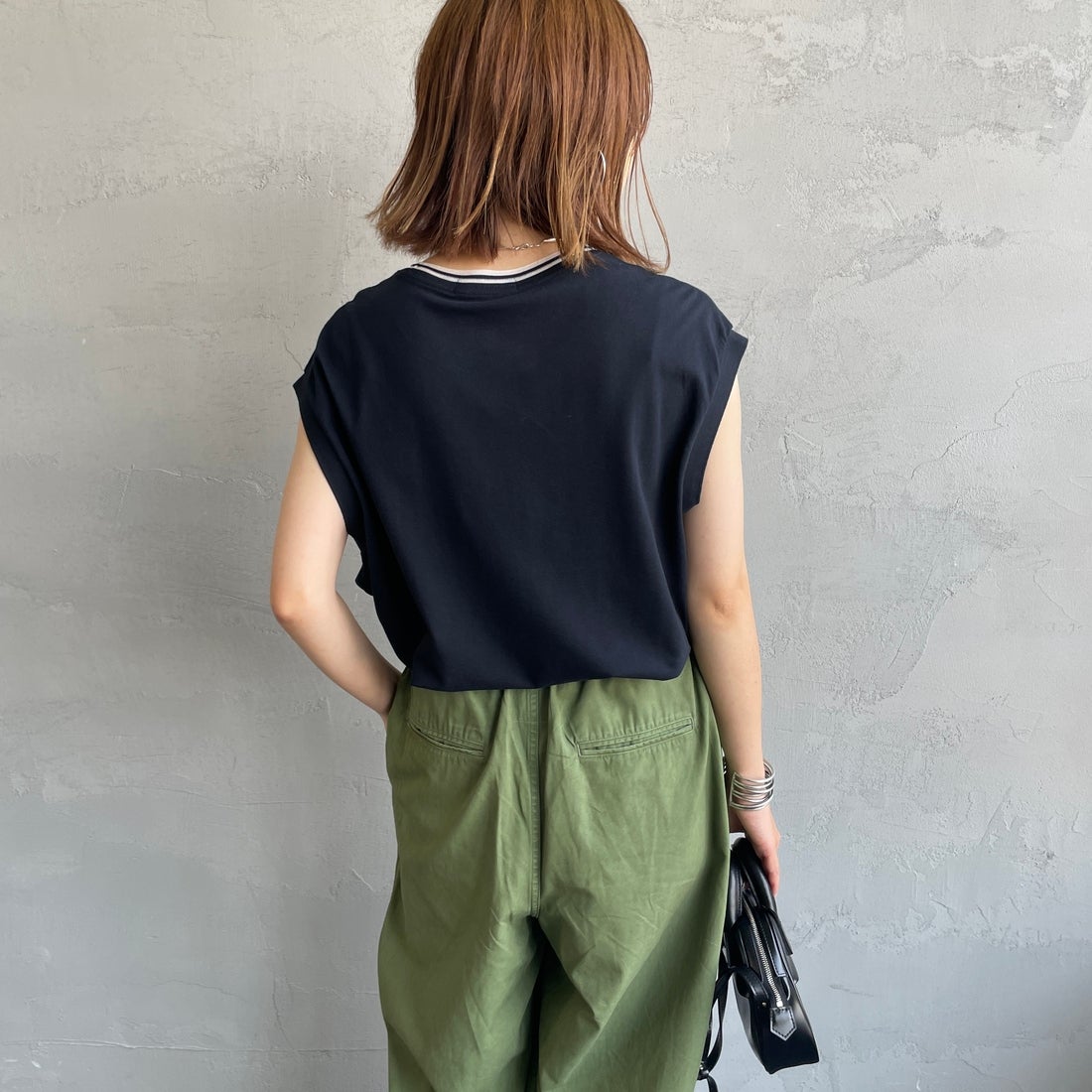 FRED PERRY [フレッドペリー] シアーティップラインノースリーブTシャツ [G2175] 608 NAVY &&モデル身長：158cm 着用サイズ：10&&