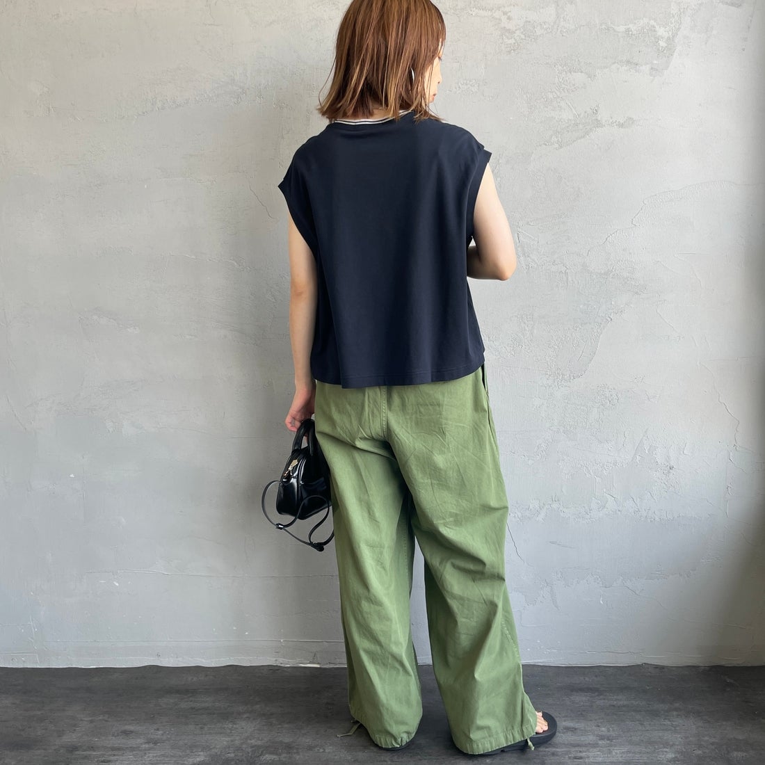 FRED PERRY [フレッドペリー] シアーティップラインノースリーブTシャツ [G2175] 608 NAVY &&モデル身長：158cm 着用サイズ：10&&