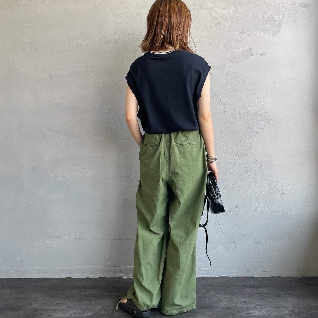FRED PERRY [フレッドペリー] シアーティップラインノースリーブTシャツ [G2175] 608 NAVY &&モデル身長：158cm 着用サイズ：10&&