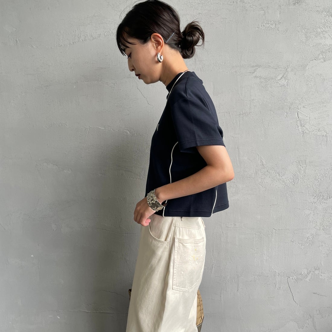 FRED PERRY [フレッドペリー] パイピングシームモックネックTシャツ [G2165] 608 NAVY &&モデル身長：150cm 着用サイズ：10&&