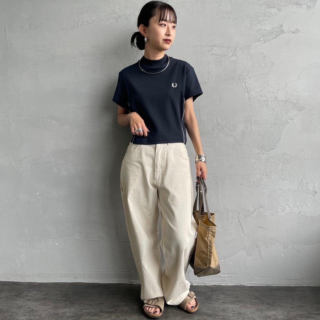 FRED PERRY [フレッドペリー] パイピングシームモックネックTシャツ [G2165] 608 NAVY &&モデル身長：150cm 着用サイズ：10&&