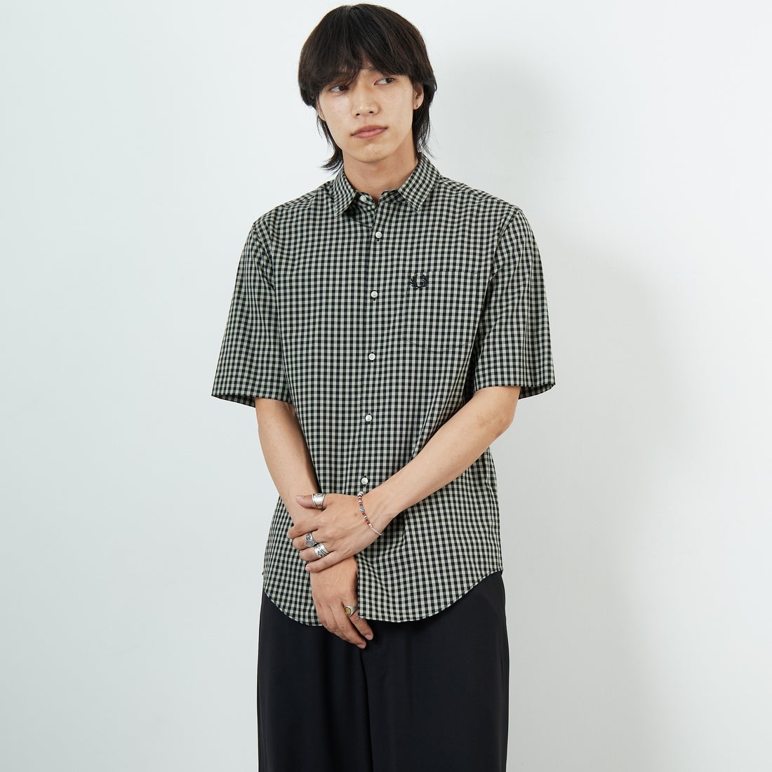 FRED PERRY [フレッドペリー] ギンガムショートスリーブシャツ [M2435] M37 SEAGRA &&モデル身長：179cm 着用サイズ：M&&