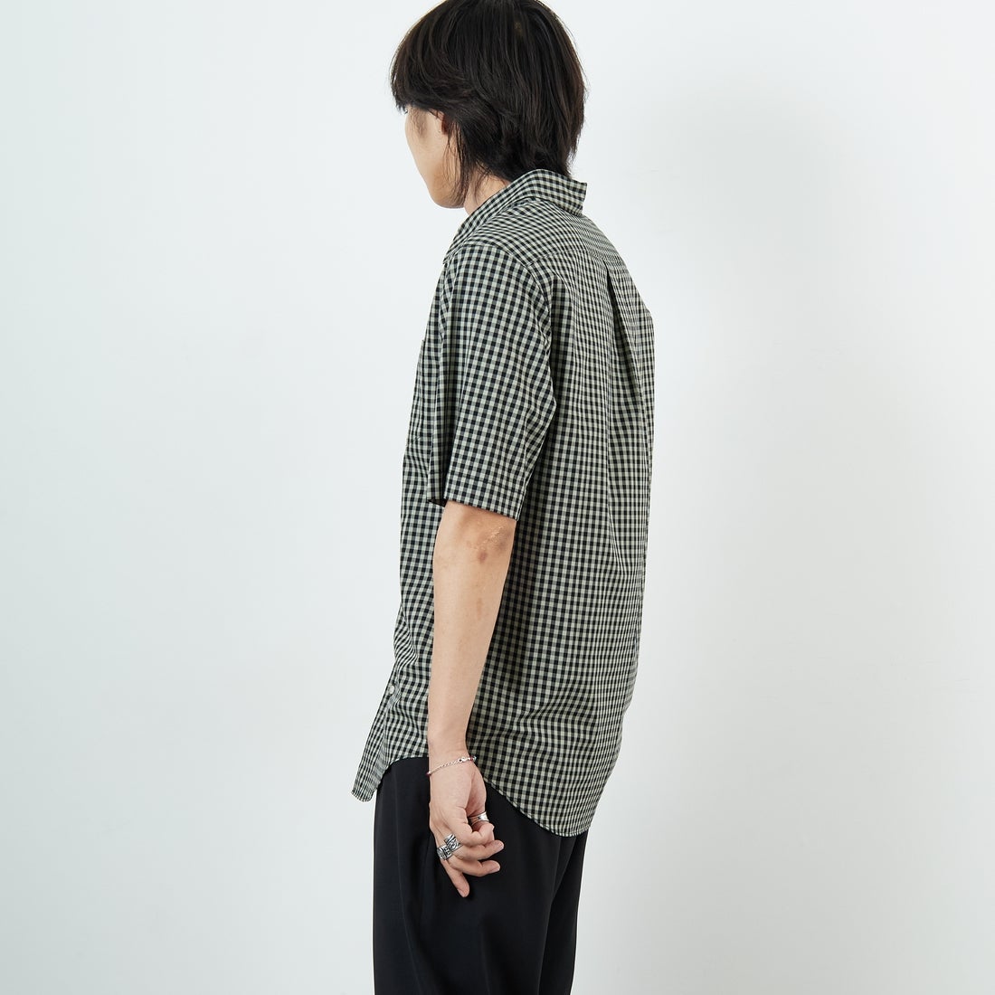 FRED PERRY [フレッドペリー] ギンガムショートスリーブシャツ [M2435] M37 SEAGRA &&モデル身長：179cm 着用サイズ：M&&