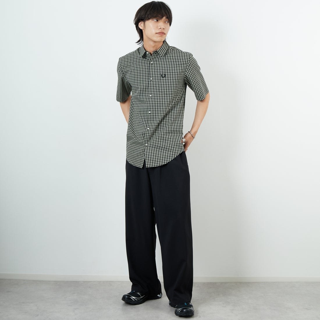 FRED PERRY [フレッドペリー] ギンガムショートスリーブシャツ [M2435] M37 SEAGRA &&モデル身長：179cm 着用サイズ：M&&