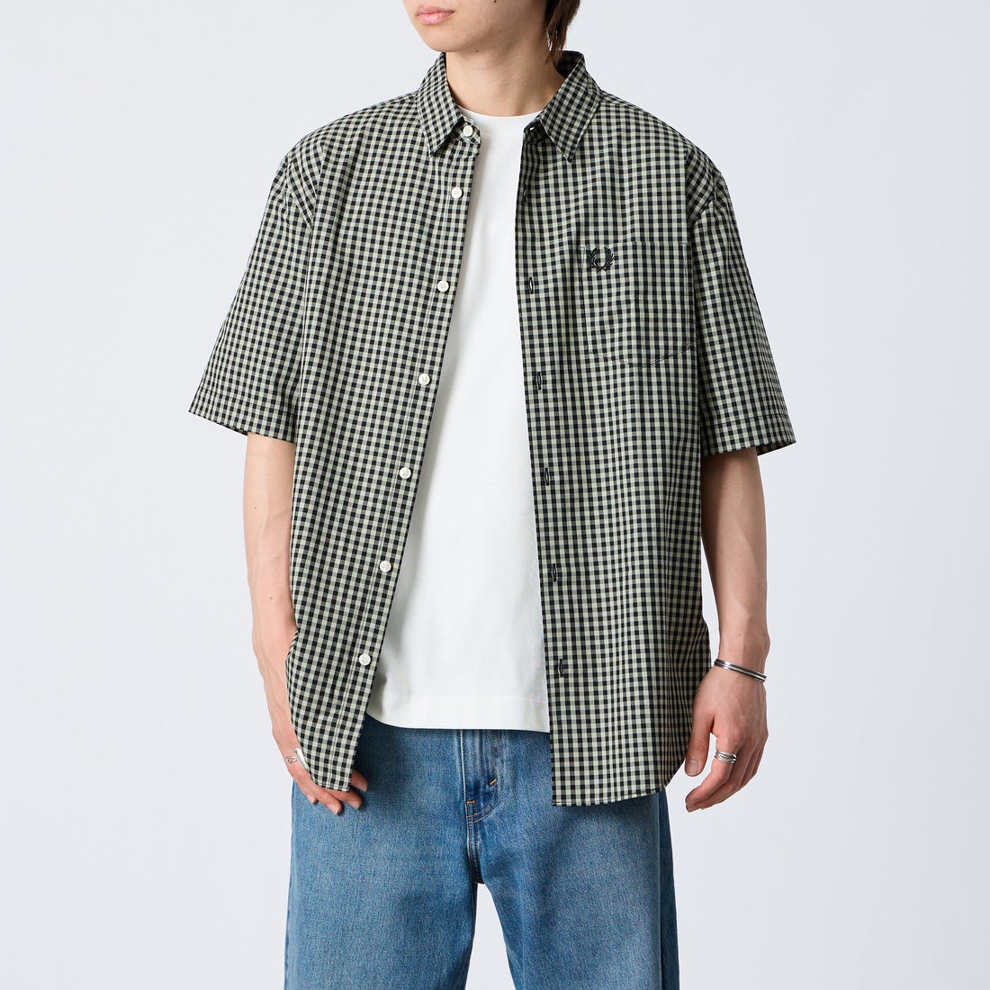 FRED PERRY [フレッドペリー] ギンガムショートスリーブシャツ [M2435] M37 SEAGRA &&モデル身長：177cm 着用サイズ：L&&