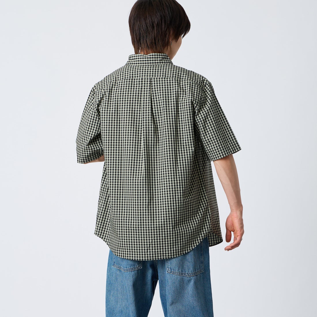 FRED PERRY [フレッドペリー] ギンガムショートスリーブシャツ [M2435] M37 SEAGRA &&モデル身長：177cm 着用サイズ：L&&