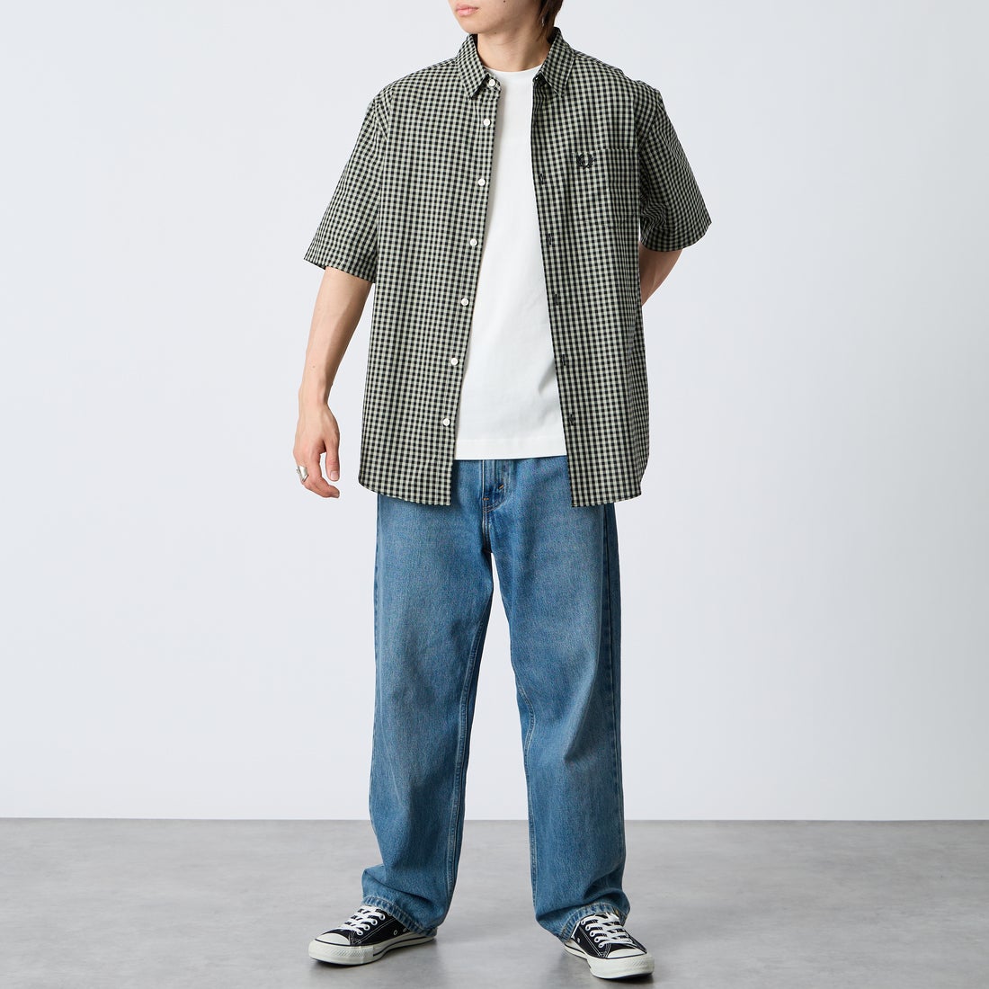 FRED PERRY [フレッドペリー] ギンガムショートスリーブシャツ [M2435] M37 SEAGRA &&モデル身長：177cm 着用サイズ：L&&