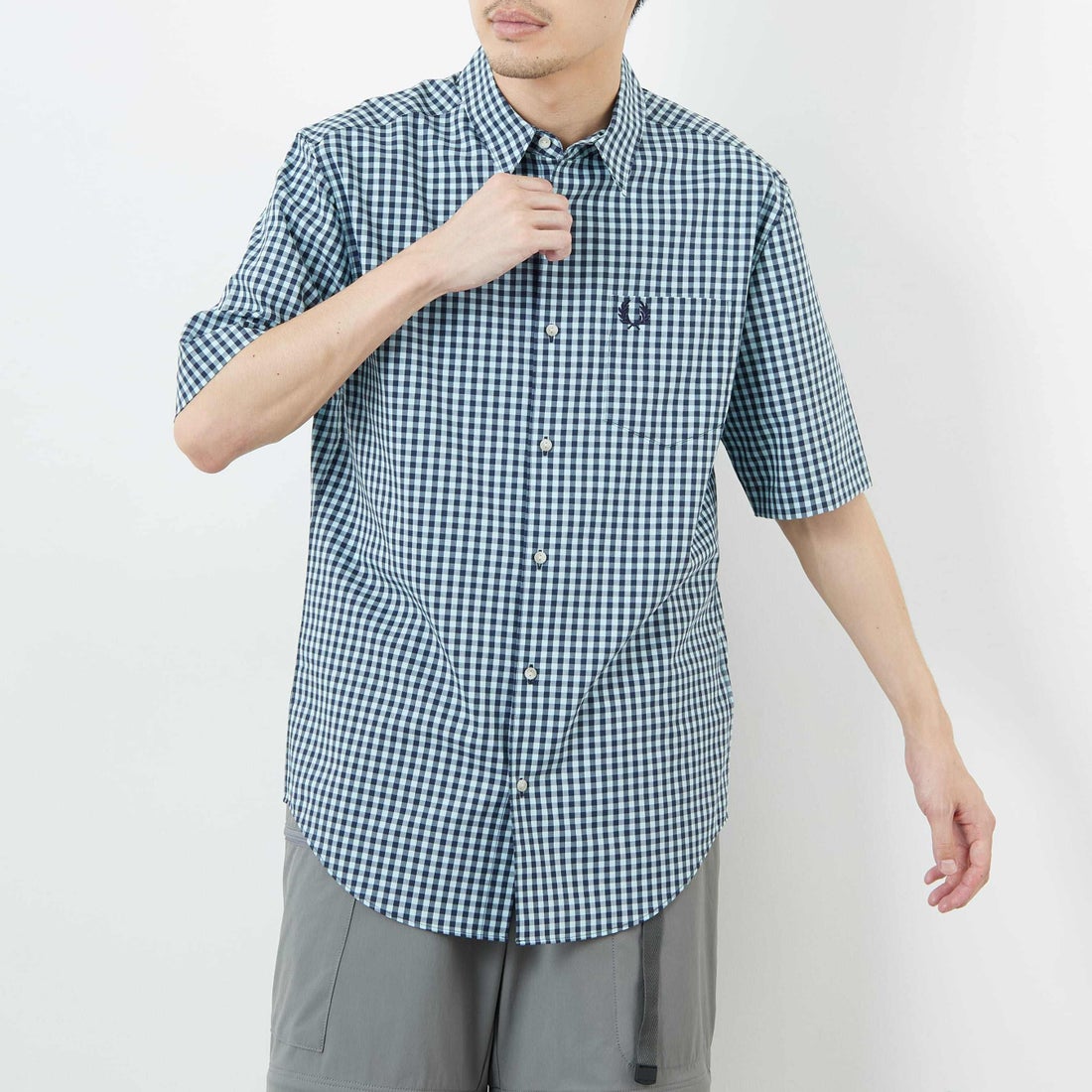 FRED PERRY [フレッドペリー] ギンガムショートスリーブシャツ [M2435] 24A BALL B &&モデル身長：168cm 着用サイズ：M&&
