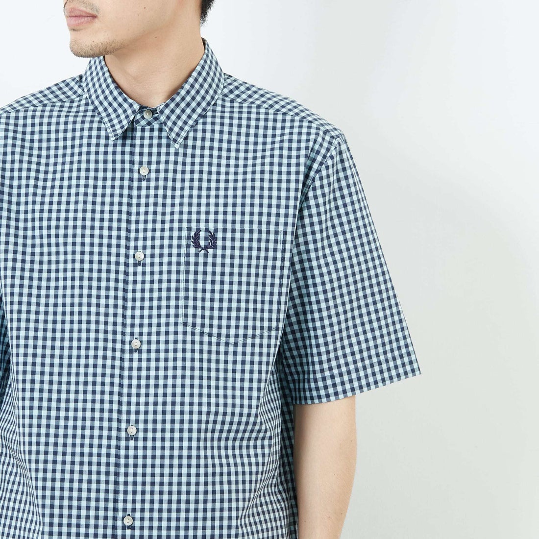 FRED PERRY [フレッドペリー] ギンガムショートスリーブシャツ [M2435] 24A BALL B &&モデル身長：168cm 着用サイズ：M&&