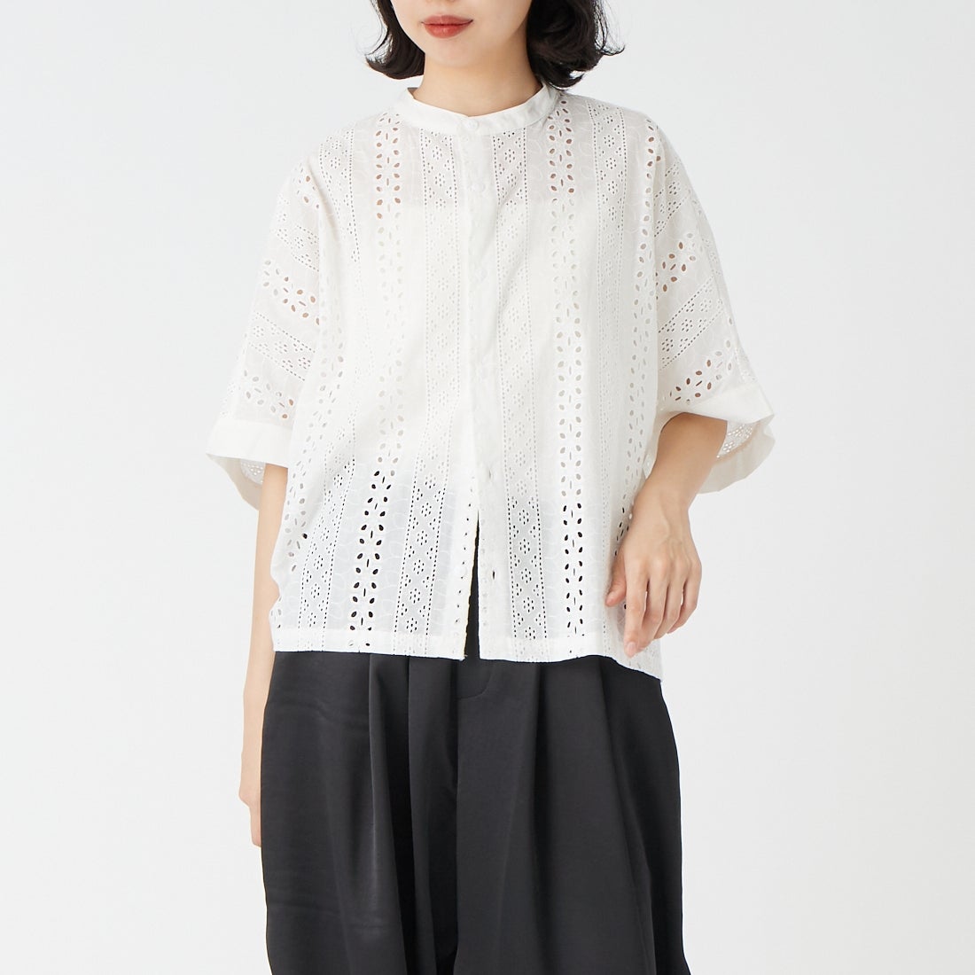 Vincent et MireVincent et Mireille [ヴァンソン エ ミレイユ] カットワークレーススリーブレスブラウス [VM261HB11022] 01 WHITE &&モデル身長：162cm 着用サイズ：36&&ille [ヴァンソン エ ミレイユ] カットワークレーススリーブレスブラウス [VM261HB11022] 01 WHITE