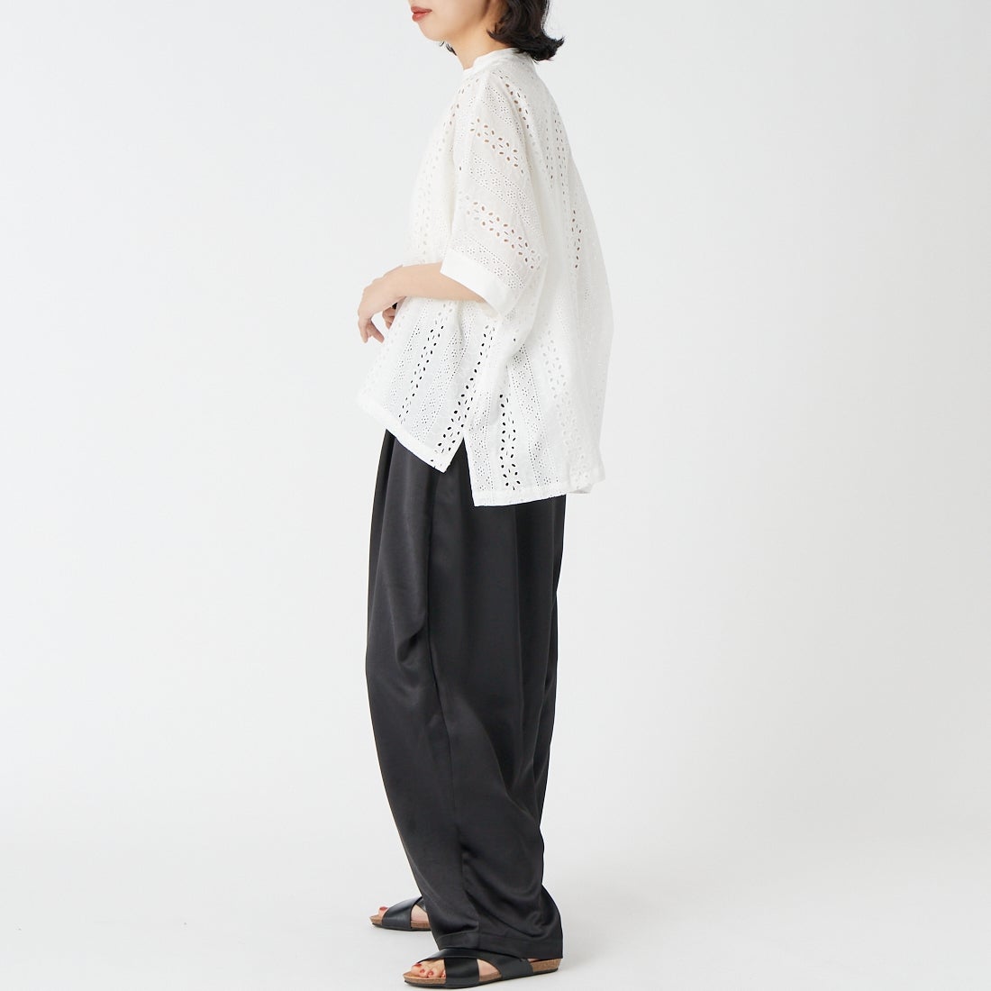 Vincent et Mireille [ヴァンソン エ ミレイユ] カットワークレーススリーブレスブラウス [VM261HB11022] 01 WHITE &&モデル身長：162cm 着用サイズ：36&&