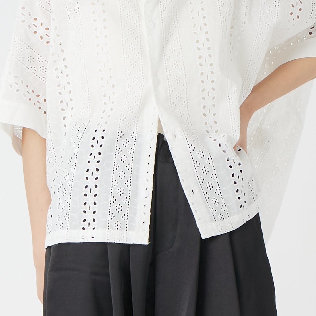 Vincent et Mireille [ヴァンソン エ ミレイユ] カットワークレーススリーブレスブラウス [VM261HB11022] 01 WHITE &&モデル身長：162cm 着用サイズ：36&&