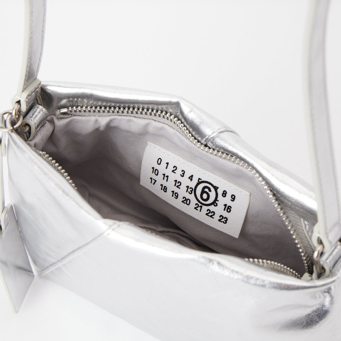 MM6 Maison Margiela [エムエムシックス メゾン マルジェラ] ジャパニーズ フォルデッド ショルダーバッグ [SB5ZH0032-P7703] T9002 SILV