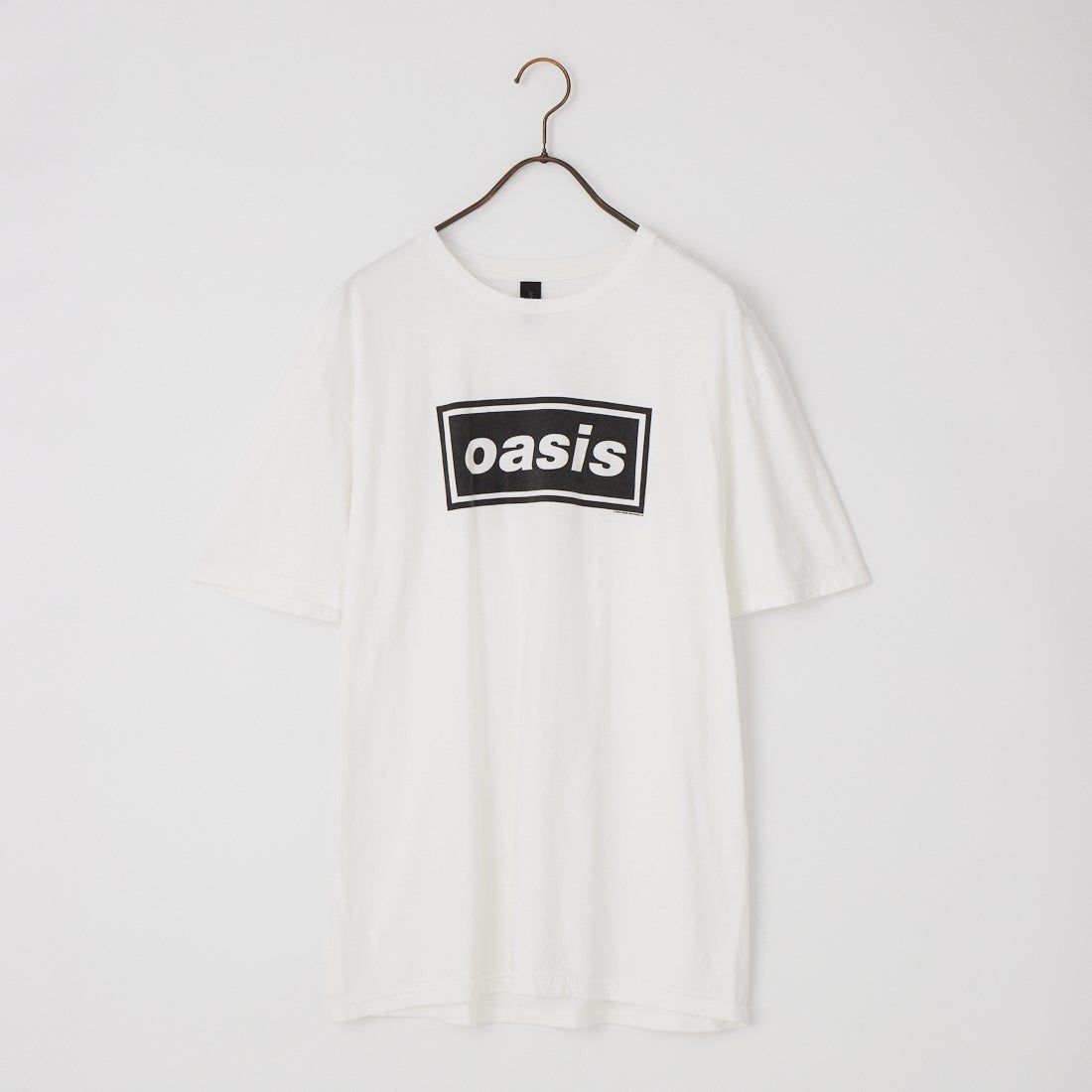 THRIFTY LOOK [スリフティールック] オアシス デッカロゴ Tシャツ