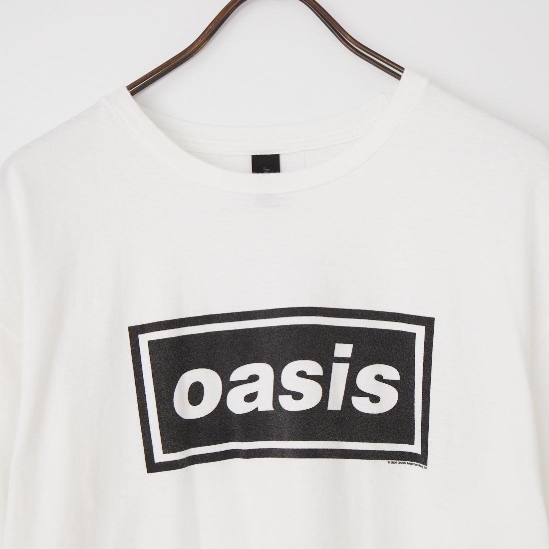 THRIFTY LOOK [スリフティールック] オアシス デッカロゴ Tシャツ [TL22S016] WHITE