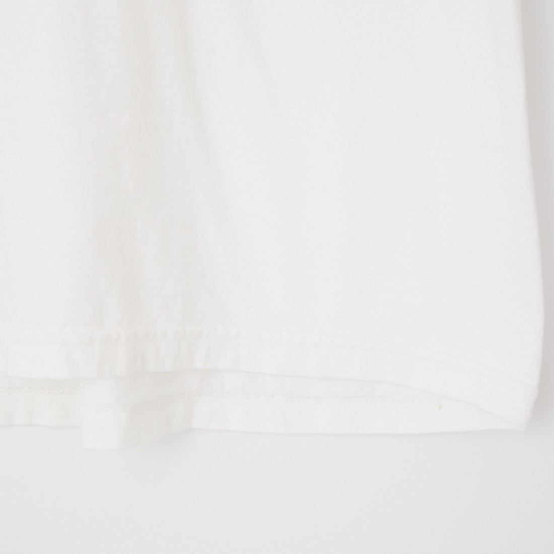 THRIFTY LOOK [スリフティールック] オアシス デッカロゴ Tシャツ [TL22S016] WHITE