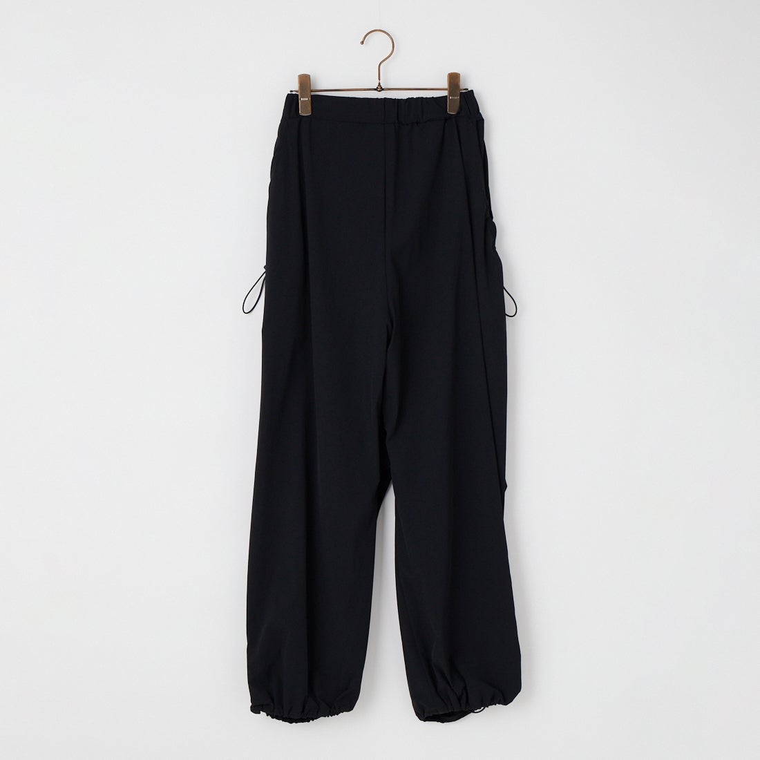 emmi [エミ] eco ボリュームパラシュートパンツ [13WFP262025] BLK