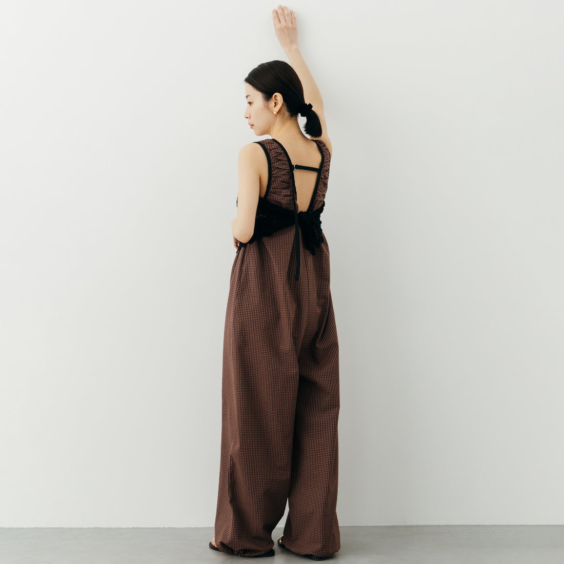 nenom [ネノム] ギャザーサッカー チェック柄ロンパース [NE26312013] 28 BROWNノム] ギャザーサッカー チェック柄ロンパース [NE26312013] 10 SAX