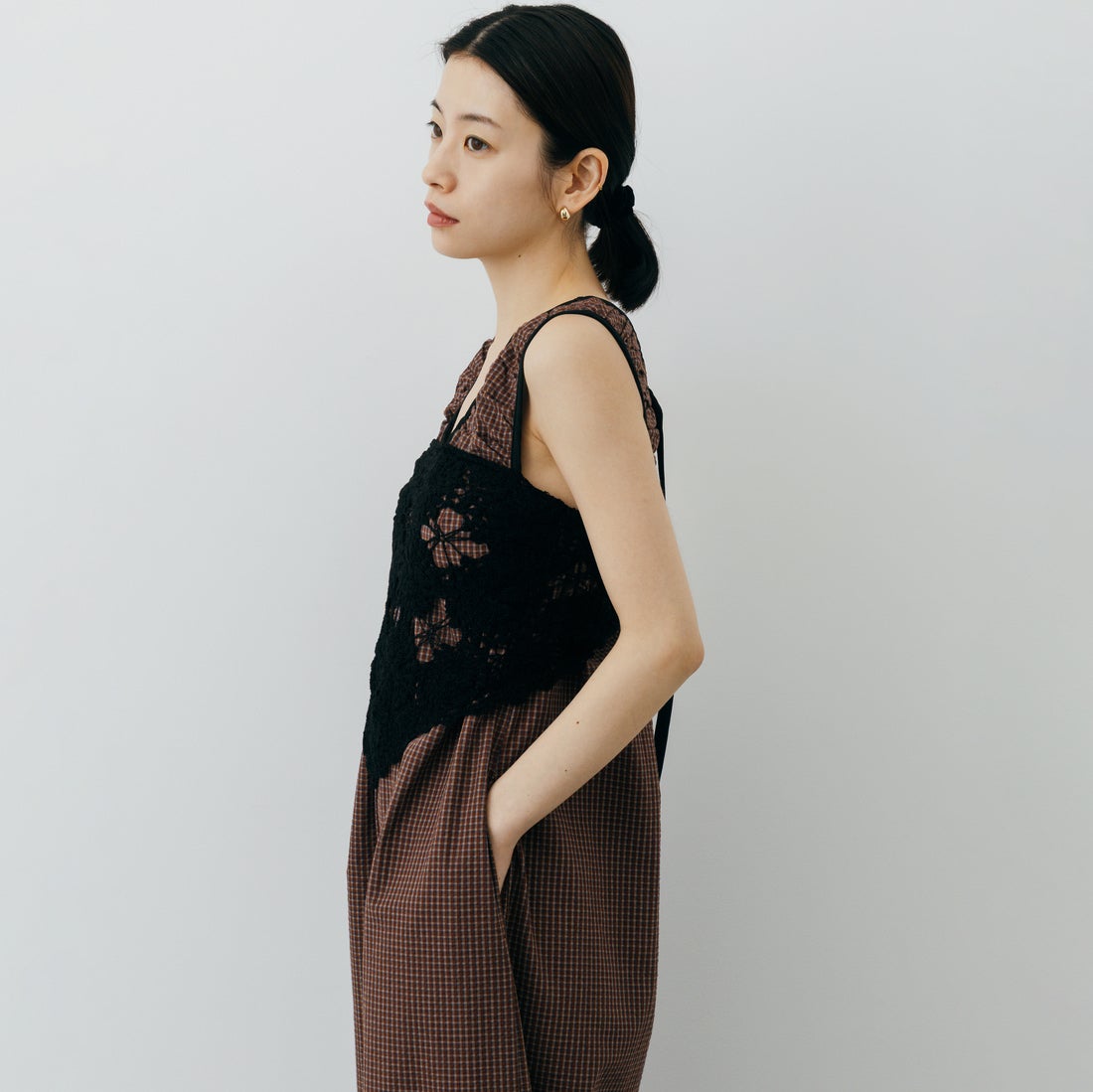 nenom [ネノム] ギャザーサッカー チェック柄ロンパース [NE26312013] 28 BROWNノム] ギャザーサッカー チェック柄ロンパース [NE26312013] 10 SAX