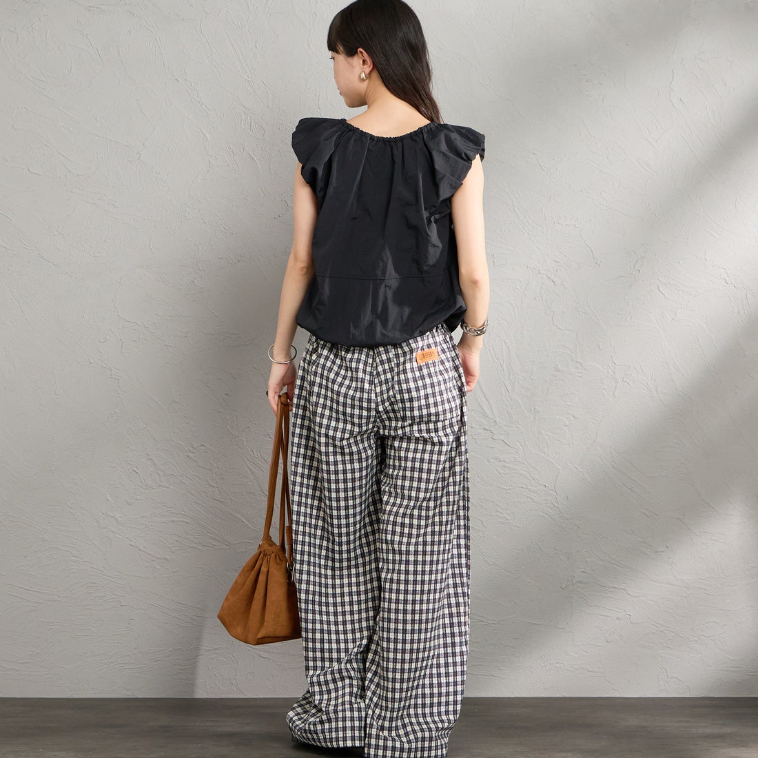 nenom [ネノム] 2WAY キャップスリーブ バルーンシャツブラウス [NE26312022] 09 BLACK &&モデル身長：150cm 着用サイズ：F&&