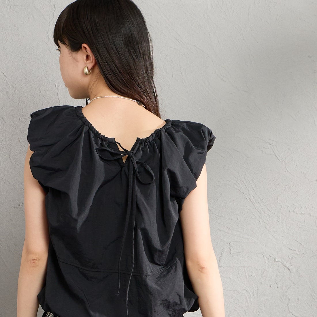 nenom [ネノム] 2WAY キャップスリーブ バルーンシャツブラウス [NE26312022] 09 BLACK &&モデル身長：150cm 着用サイズ：F&&