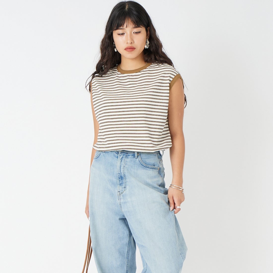 KHA:KI [カーキ] マルチストライプ ノースリーブトップ [MIL26HCS3482] ECRU &&モデル身長：162cm 着用サイズ：1&&