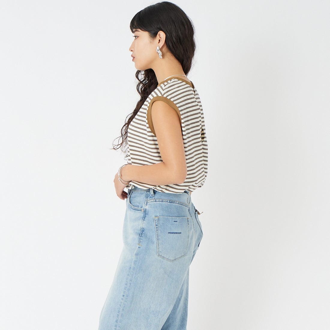 KHA:KI [カーキ] マルチストライプ ノースリーブトップ [MIL26HCS3482] ECRU &&モデル身長：162cm 着用サイズ：1&&