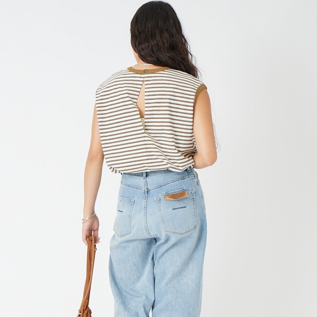 KHA:KI [カーキ] マルチストライプ ノースリーブトップ [MIL26HCS3482] ECRU &&モデル身長：162cm 着用サイズ：1&&