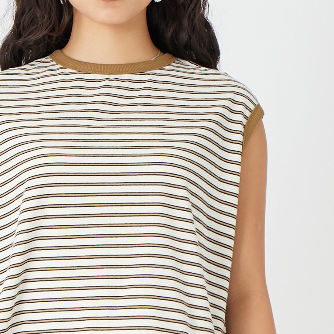 KHA:KI [カーキ] マルチストライプ ノースリーブトップ [MIL26HCS3482] ECRU &&モデル身長：162cm 着用サイズ：1&&