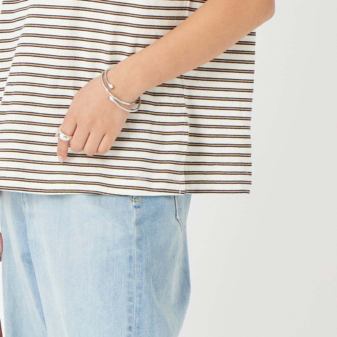 KHA:KI [カーキ] マルチストライプ ノースリーブトップ [MIL26HCS3482] ECRU &&モデル身長：162cm 着用サイズ：1&&