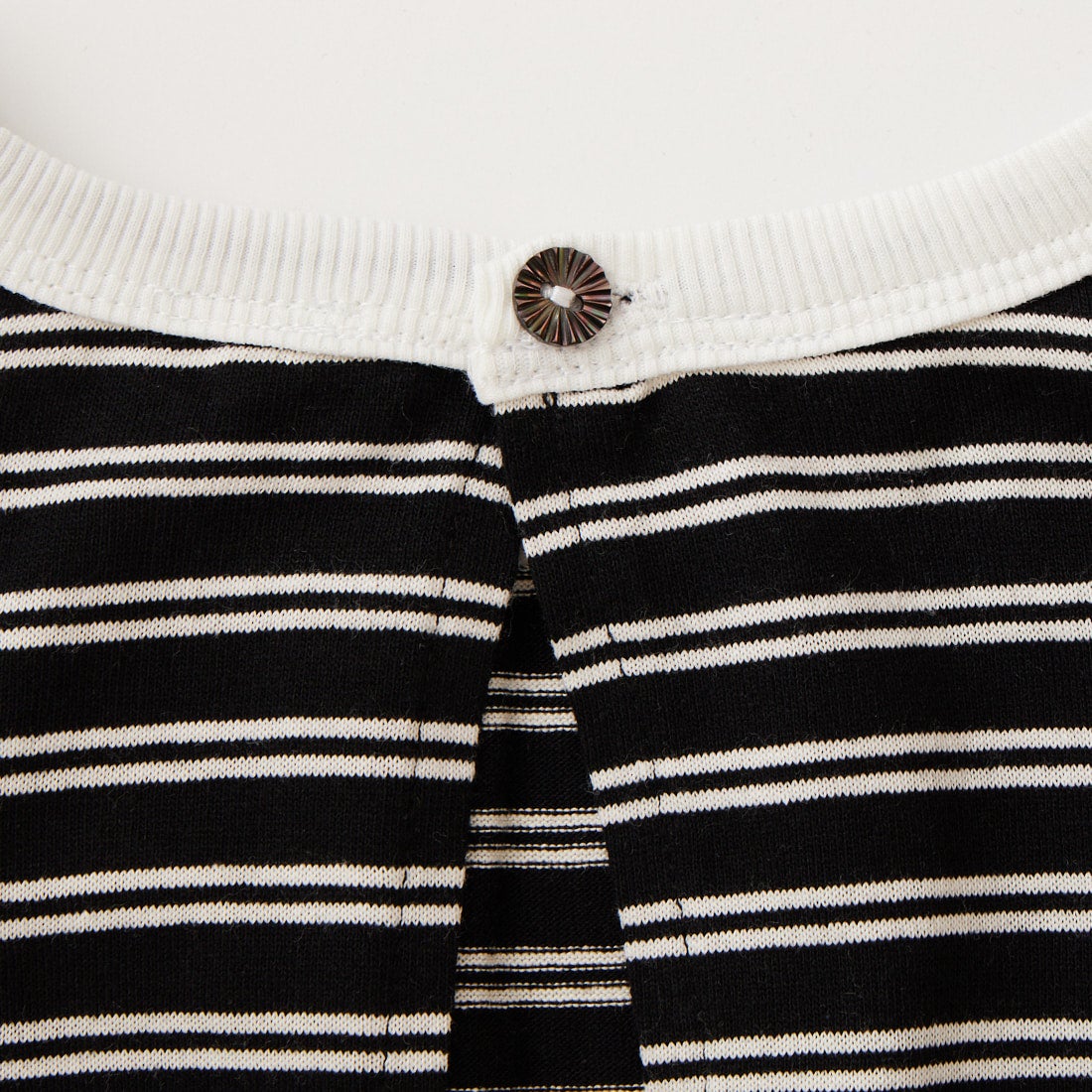 KHA:KI [カーキ] マルチストライプ ノースリーブトップ [MIL26HCS3482] BLACK