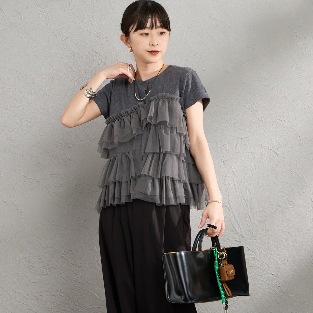 nenom [ネノム] チュールドッキング ショートスリーブカーディガン [NE26322005] 08 CHARCOA &&モデル身長：150cm 着用サイズ：F&&