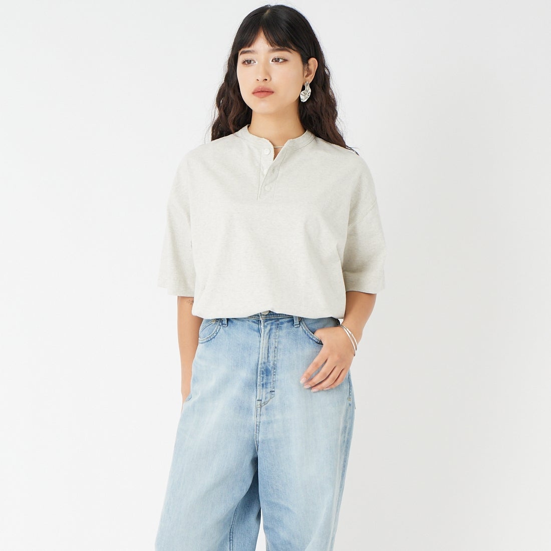 Health knit [ヘルスニット] 別注 ビックシルエット ヘンリーネックTシャツ [HR26S-M232IN-JF] OATMEAL &&モデル身長：162cm 着用サイズ：S&&