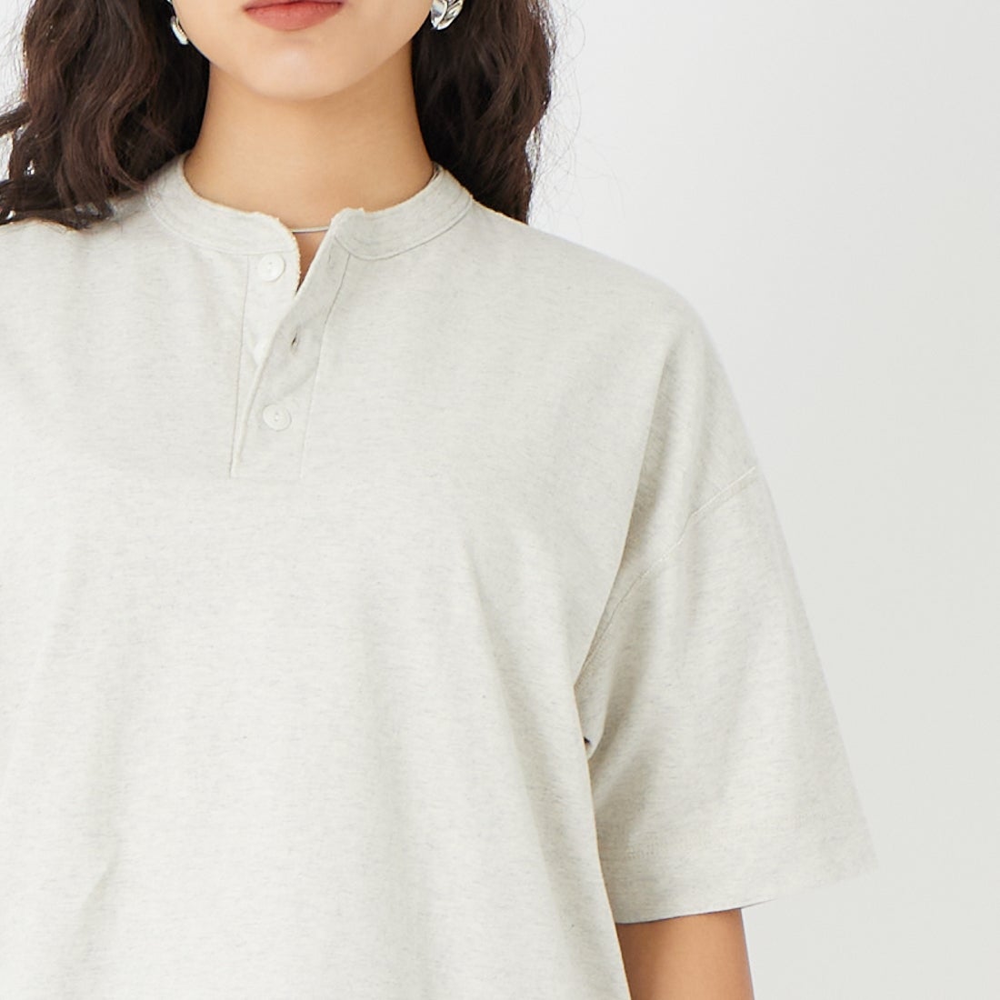 Health knit [ヘルスニット] 別注 ビックシルエット ヘンリーネックTシャツ [HR26S-M232IN-JF] OATMEAL &&モデル身長：162cm 着用サイズ：S&&