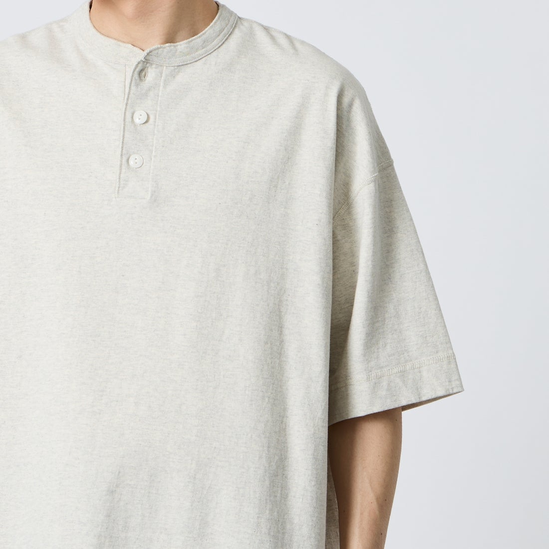Health knit [ヘルスニット] 別注 ビックシルエット ヘンリーネックTシャツ [HR26S-M232IN-JF] OATMEAL &&モデル身長：168cm 着用サイズ：L&&
