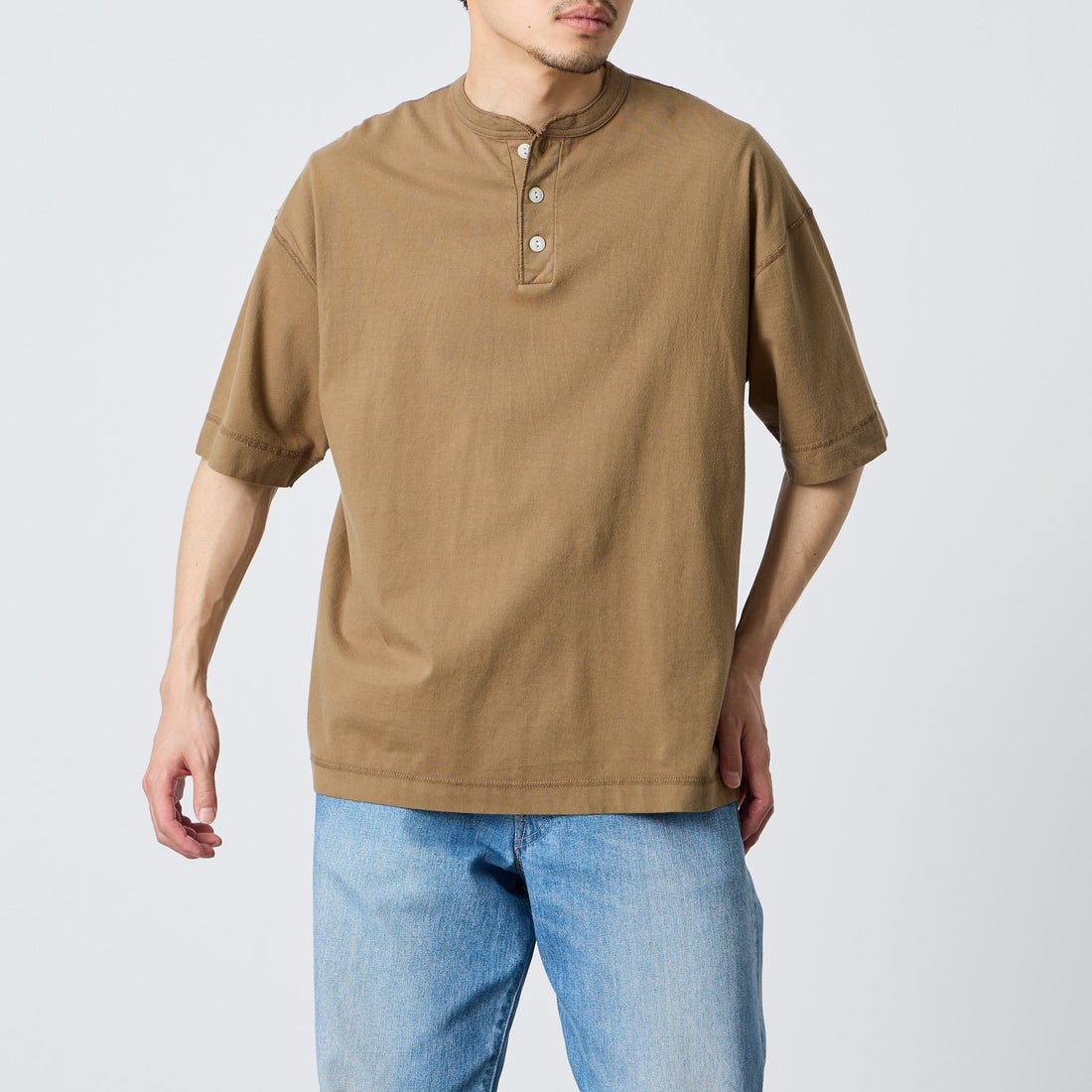Health knit [ヘルスニット] 別注 ビックシルエット ヘンリーネックTシャツ [HR26S-M232IN-JF] BEIGE &&モデル身長：168cm 着用サイズ：M&&