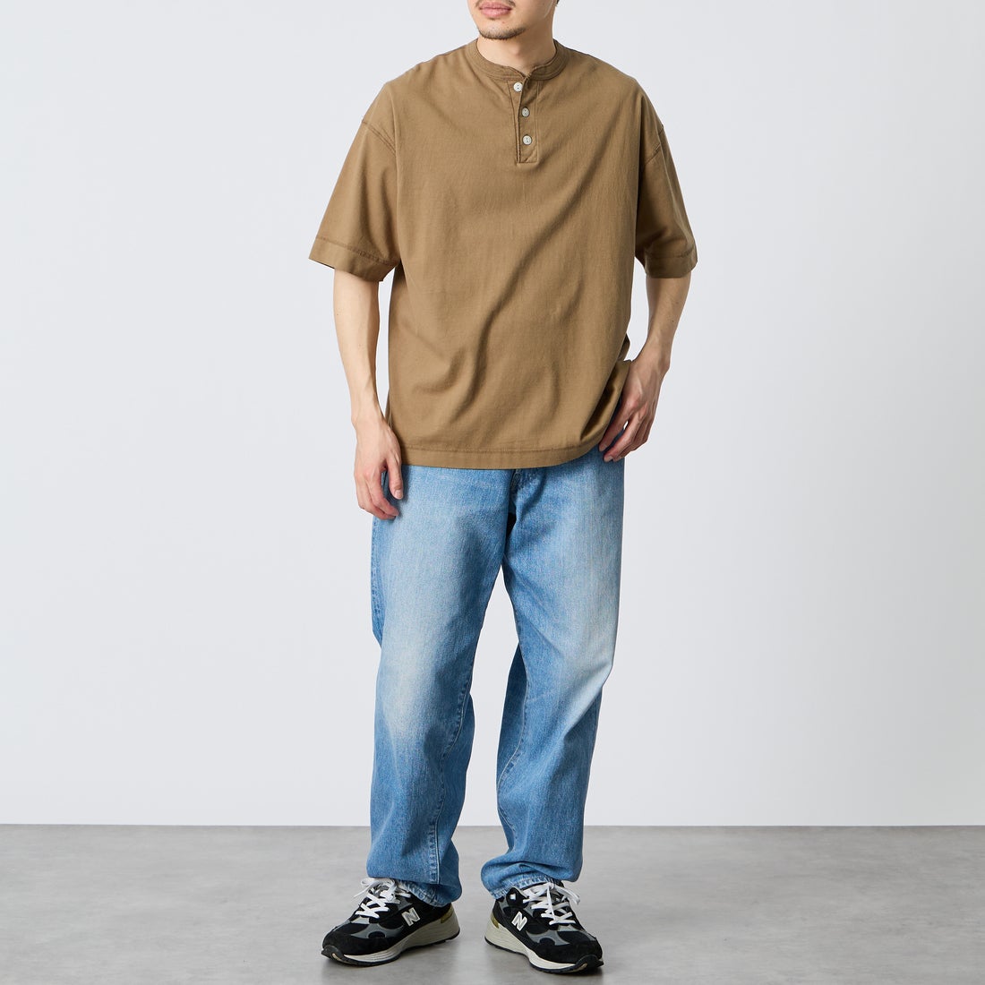 Health knit [ヘルスニット] 別注 ビックシルエット ヘンリーネックTシャツ [HR26S-M232IN-JF] BEIGE &&モデル身長：168cm 着用サイズ：M&&