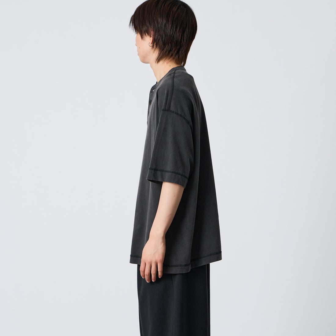 Health knit [ヘルスニット] 別注 ビックシルエット ヘンリーネックTシャツ [HR26S-M232IN-JF] BLACK &&モデル身長：177cm 着用サイズ：XL&&