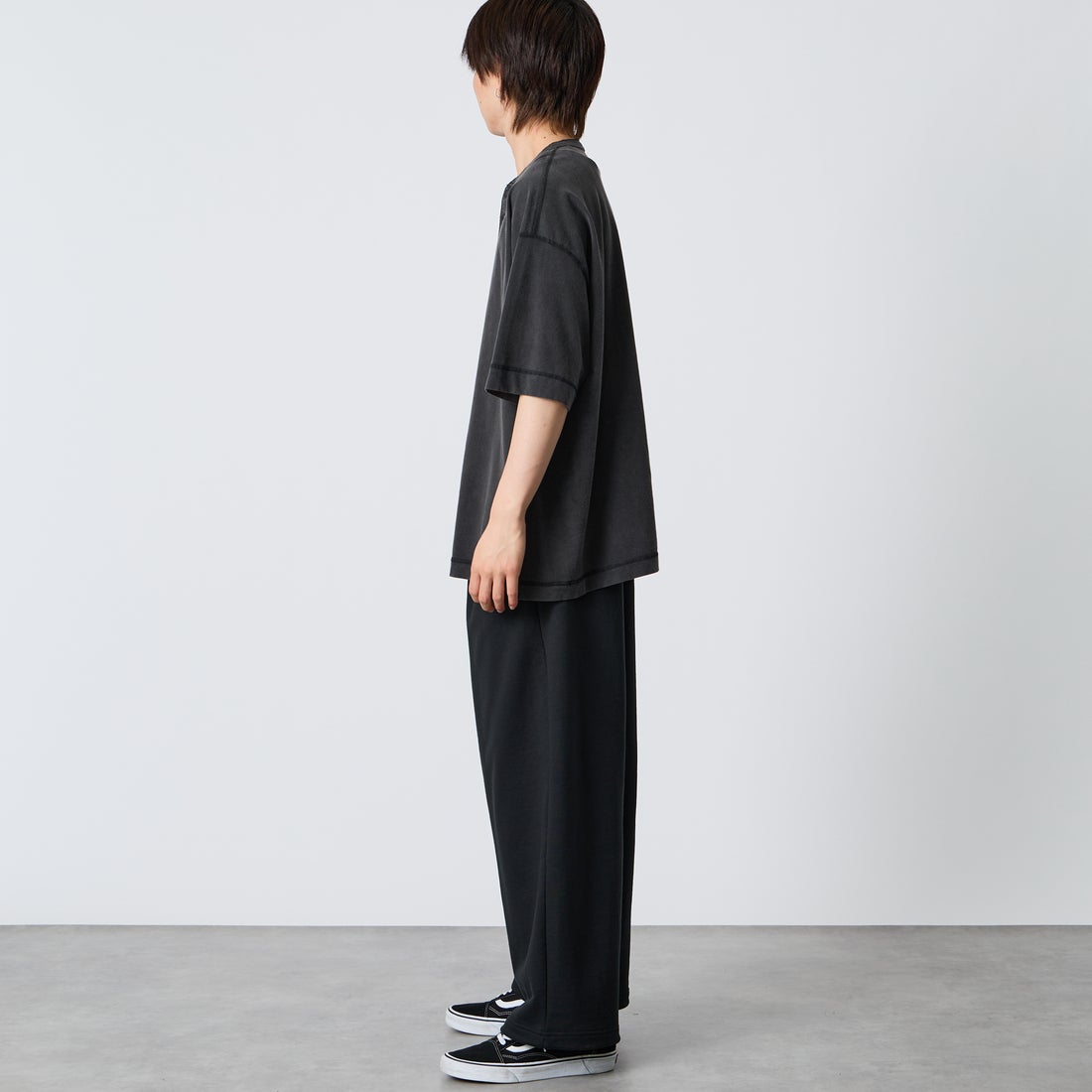 Health knit [ヘルスニット] 別注 ビックシルエット ヘンリーネックTシャツ [HR26S-M232IN-JF] BLACK &&モデル身長：177cm 着用サイズ：XL&&