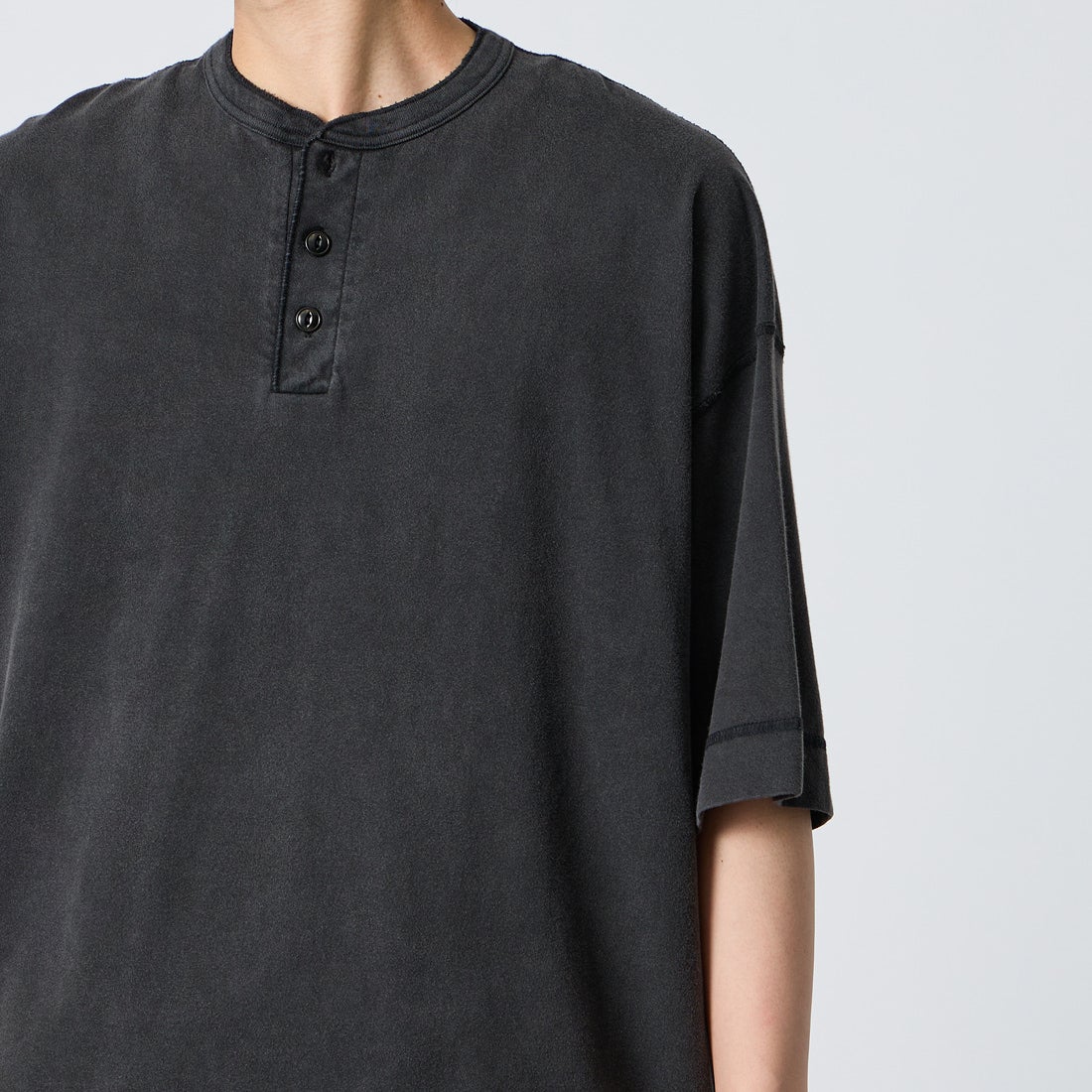Health knit [ヘルスニット] 別注 ビックシルエット ヘンリーネックTシャツ [HR26S-M232IN-JF] BLACK &&モデル身長：177cm 着用サイズ：XL&&