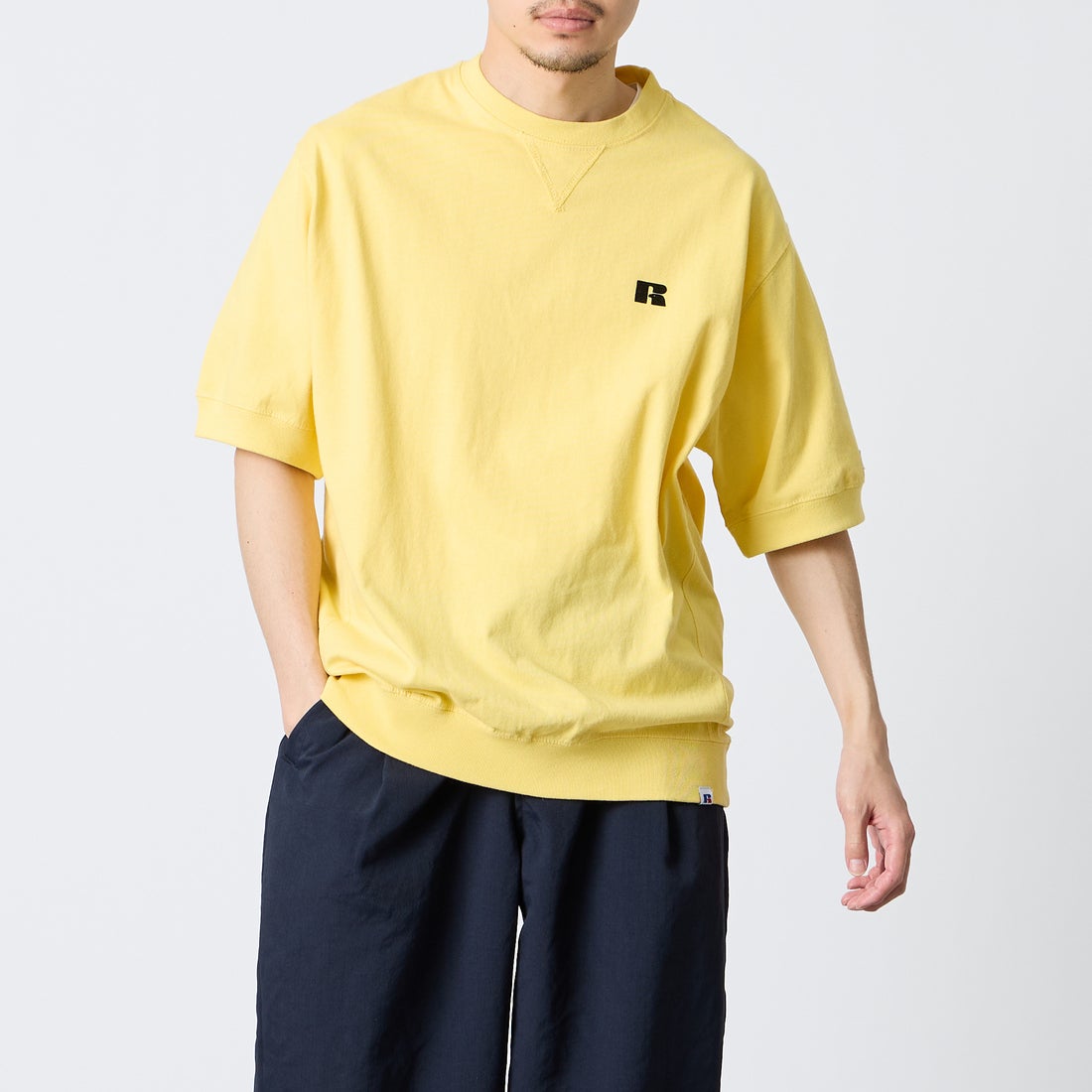 RUSSELL ATHLETIC [ラッセルアスレティック] 別注 カレッジロゴプリント スウェットライクTシャツ [JFRU26SS-01-JF] YELLOW &&モデル身長：168cm 着用サイズ：M&&