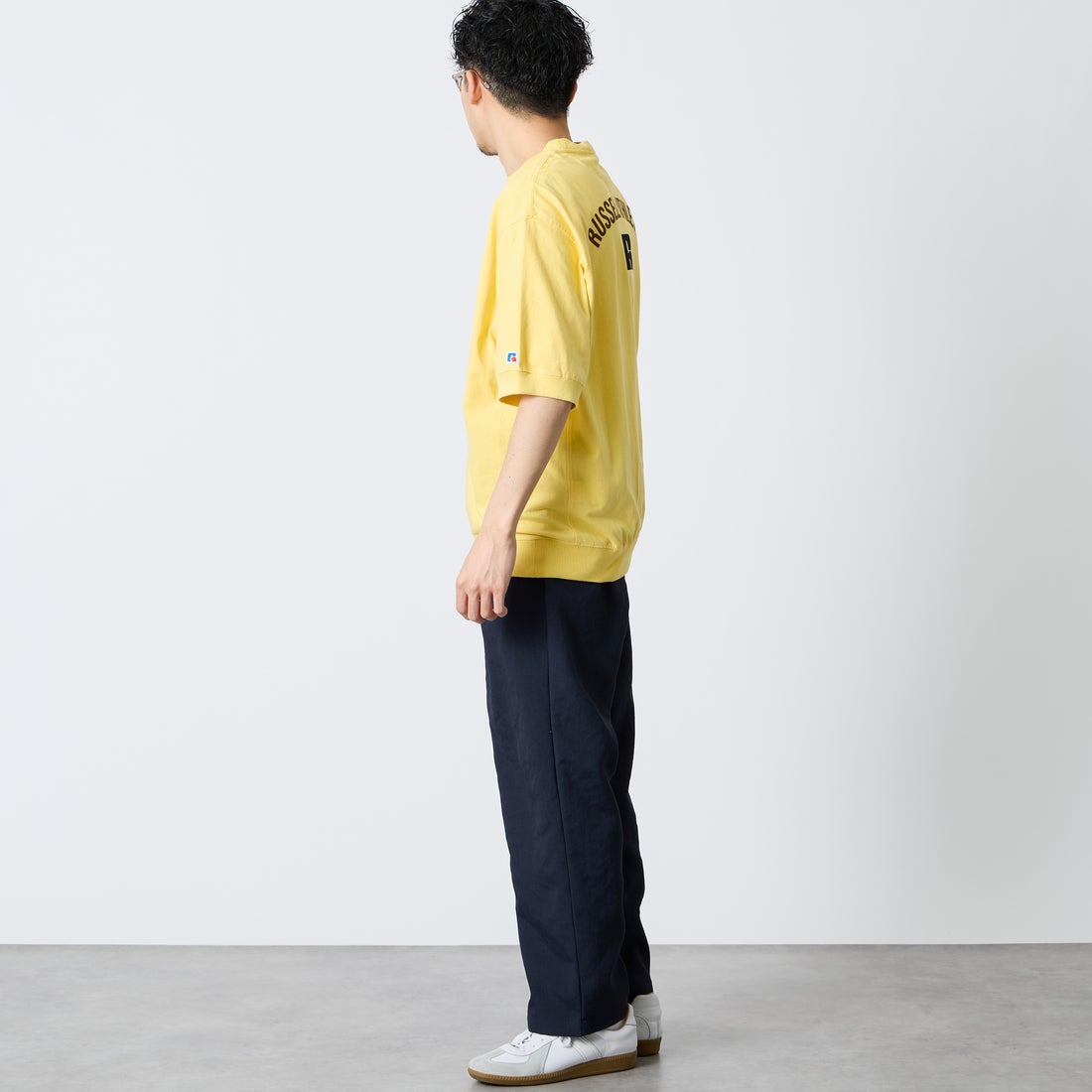 RUSSELL ATHLETIC [ラッセルアスレティック] 別注 カレッジロゴプリント スウェットライクTシャツ [JFRU26SS-01-JF] YELLOW &&モデル身長：168cm 着用サイズ：M&&