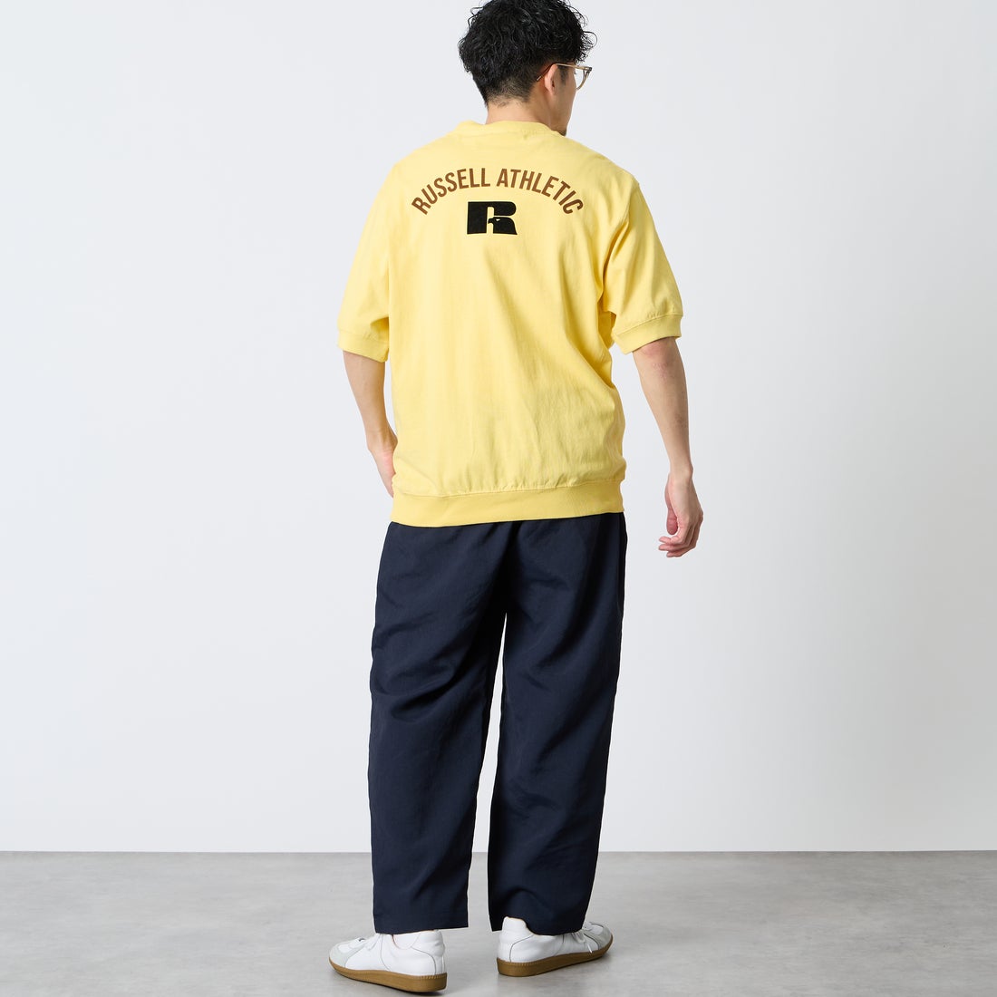 RUSSELL ATHLETIC [ラッセルアスレティック] 別注 カレッジロゴプリント スウェットライクTシャツ [JFRU26SS-01-JF] YELLOW &&モデル身長：168cm 着用サイズ：M&&
