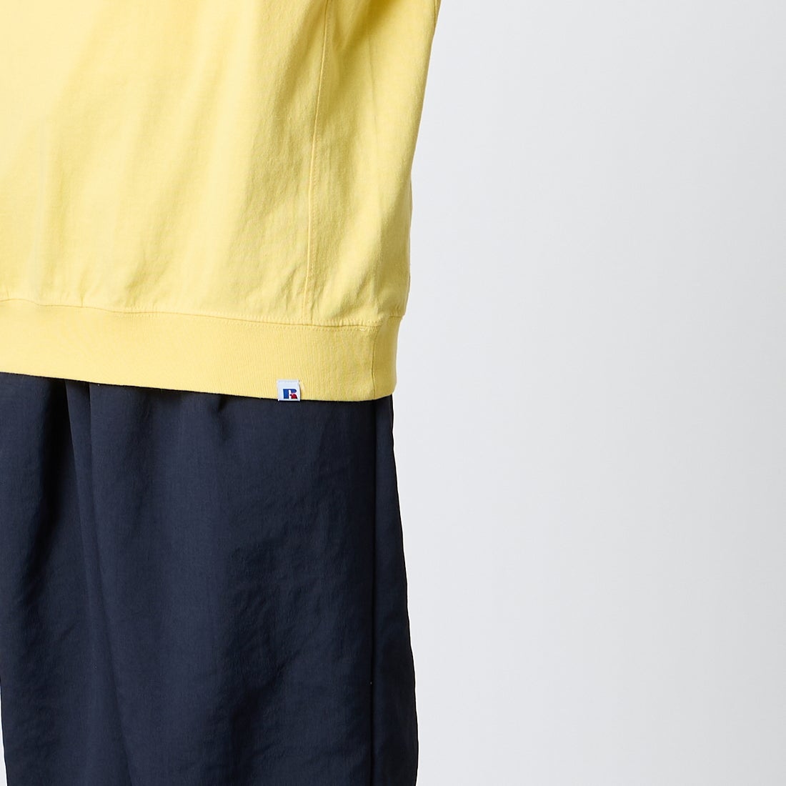RUSSELL ATHLETIC [ラッセルアスレティック] 別注 カレッジロゴプリント スウェットライクTシャツ [JFRU26SS-01-JF] YELLOW &&モデル身長：168cm 着用サイズ：M&&